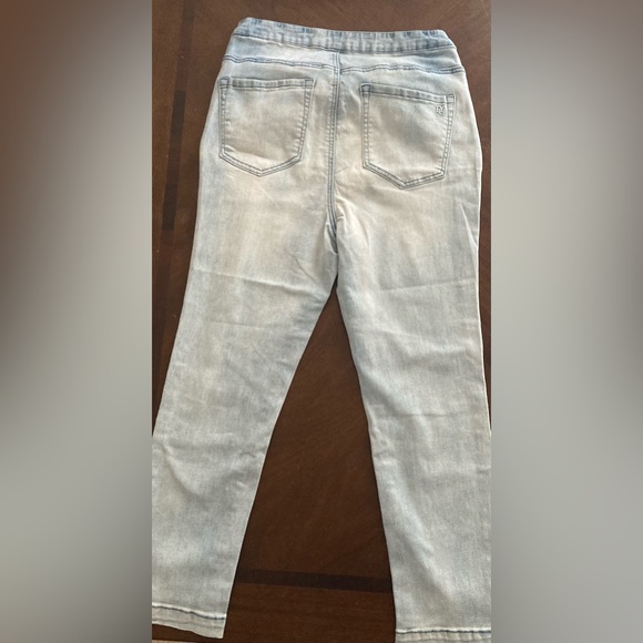 Ladies Size Small Tall Diane Gilman Pull On Light Washed Jean Capris - Picture 13 of 16